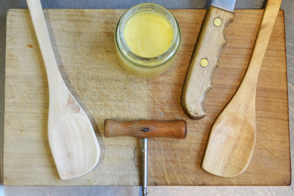 How to make Spoon Butter for Conditioning Wood - Dee's Bees NZ